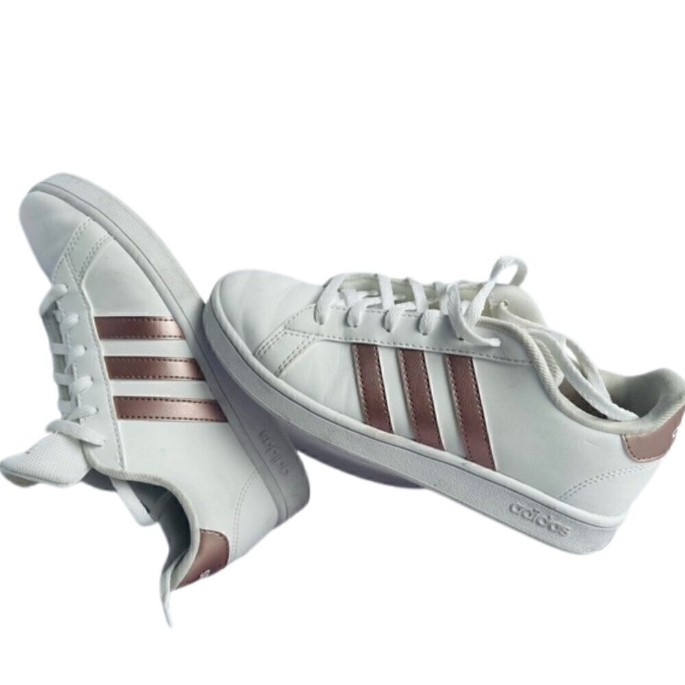 Adidas Iconic Sneakers You Can Wear All Day WHITE Leather - US 4
